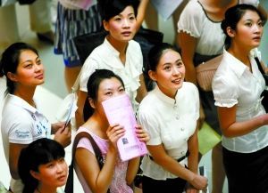 北京百里挑一选亚运<em>空姐</em> 查<em>学历</em>量身高(组图)_