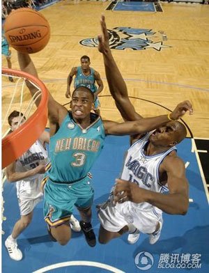 组图:NBA十大胯下之辱 姚明也曾被劈头暴扣(转