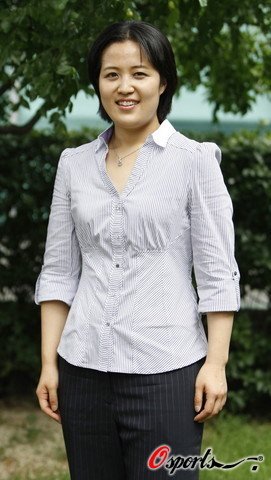 韩美女裁判立志女足世界杯 会说中英日语(图)_