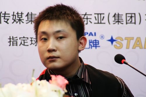 组图:于德陆郁闷面对失利 发布会负气离去_精