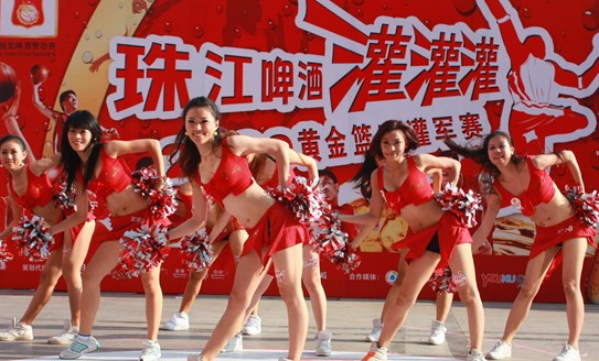 珠江啤酒灌篮赛携比基尼<em>美女</em><em>胸袭</em>汕头_最新