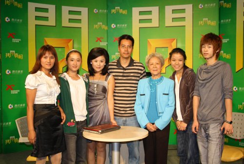 组图:中国第一个<em>女子</em>世界冠军做客<em>拷问</em>真相_访