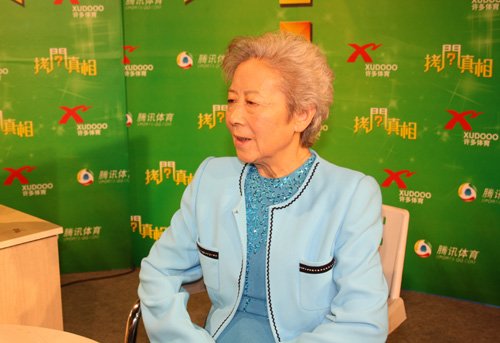 组图:中国第一个<em>女子</em>世界冠军做客<em>拷问</em>真相_访