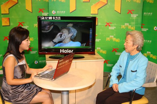 组图:中国第一个<em>女子</em>世界冠军做客<em>拷问</em>真相_访