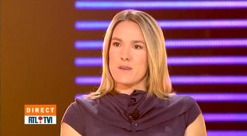 组图:海宁召开新闻发布会 正式宣布复出_精彩