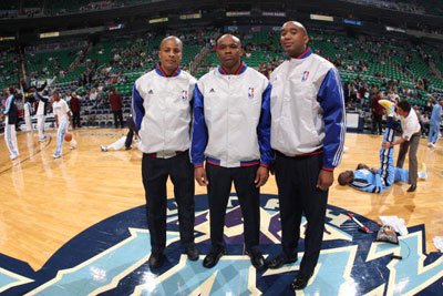 组图:NBA启用替补裁判 候补 法官 像模像样