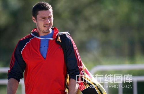 组图:俄国沙皇萨芬中网热身_现场图片