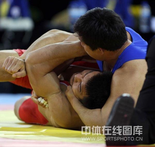 组图:全运摔跤男120公斤级 黑龙江刘德利夺冠