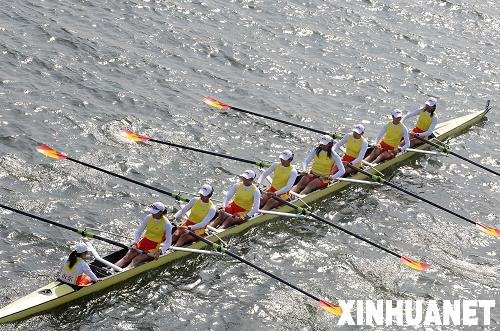 组图:山东队<em>女子</em>2000米<em>八人单桨有舵手</em>夺冠_