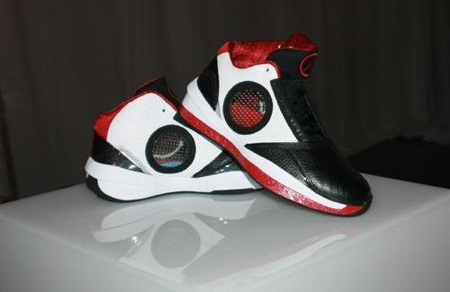 乔丹新战靴aj2010问世 飞人暗示火炬传给韦德