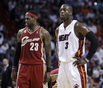 詹姆斯34分力压韦德 骑士扑灭热火回东部前四