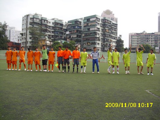 组图:广州市长杯校园足球联赛显高水平_精彩