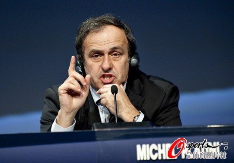 手球门引发新议 普拉蒂尼:增设2裁判更公平_球