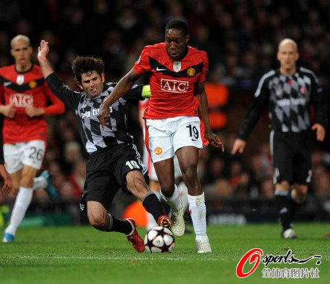 图文:曼联VS贝西克塔斯 维尔贝克遭凶狠铲抢_