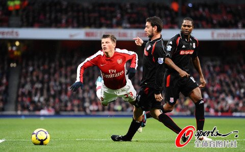 组图:沙皇为赢球前赴后继 新手势寓意深刻_国