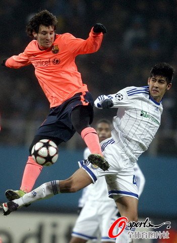 图文:巴萨vs基辅 梅西好比天外飞仙_国际足球