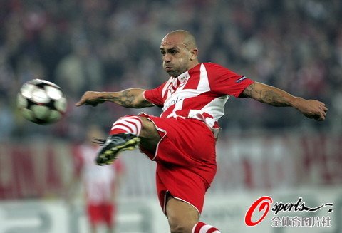 图文:阿森纳VS奥林匹亚科斯 大力出奇迹_国际