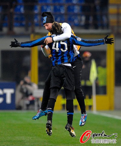 组图:国米天才神魔两面 穆帅颠球不输齐达内_