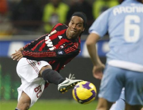 足坛20大任意球之王:齐达内 巴乔 小贝 C罗_国