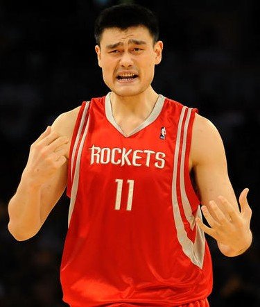 姚明:管理球队比打球还累 很想念家乡的感觉_