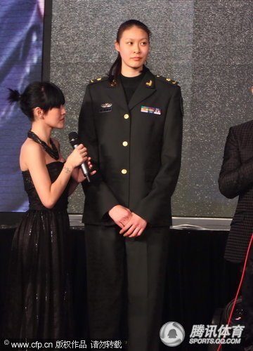 组图:<em>赵蕊蕊</em>着军装做慈善 拒范玮琪<em>男友</em>熊抱_