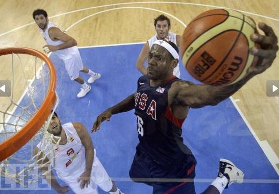 组图:美媒评詹姆斯最变态24大怪兽扣篮_灌篮·