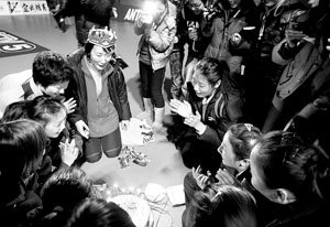 八一女排主帅客场过生日 球队取胜献最好礼物