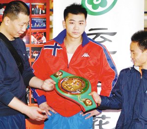 中日泰拳手周日昆明打擂 八拳手争四条金腰带