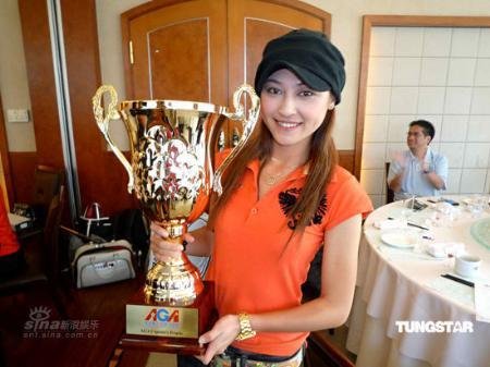 艺人高尔夫球协会赛 美女李思雅78杆夺冠(图)