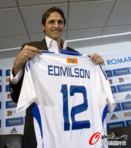 图文:埃德米尔森重返西甲 身披萨拉戈萨12号