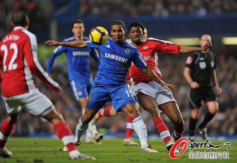 图文:切尔西VS阿森纳 枪手围剿马卢达