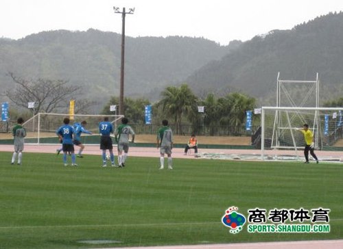 内托头槌破门双方险动粗 河南热身2比2横滨FC