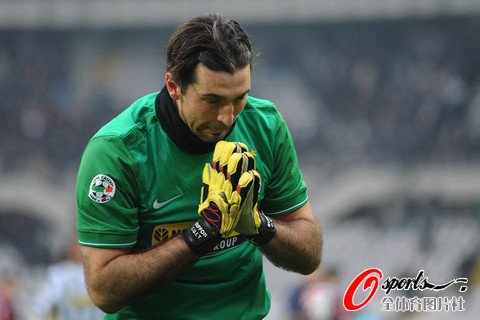 图文:尤文3-2热那亚 失误布冯暗自庆幸