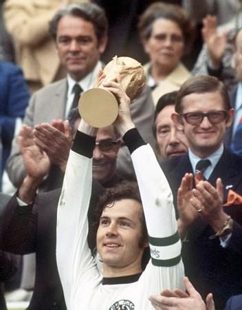 贝肯鲍尔(franzbeckenbauer)位置:进攻型清道夫生日:1945年9月11日