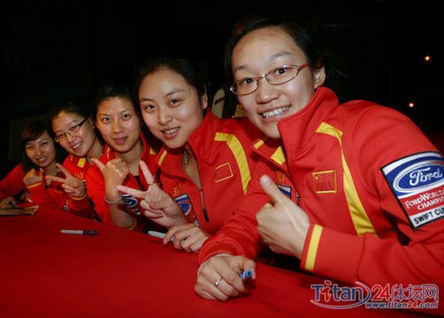 中国女子冰壶遇瓶颈 黄金组合解体金花想上学