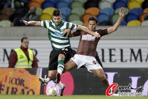 图文:里斯本竞技5-0里奥阿维 跨过这道屏障