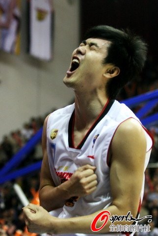 王仕鹏26分定乾坤 广东力克新疆赢总决赛首胜