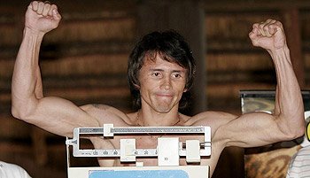 2020世界轻量级拳王_赛前预测!轻量级前世界拳王认为,洛佩兹是轻量级最