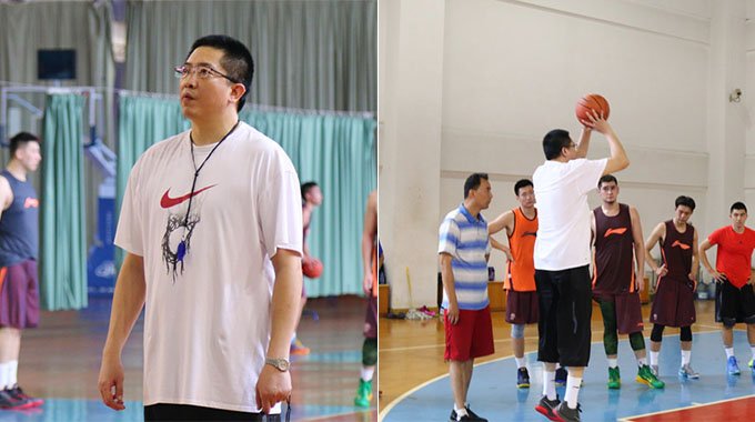 胡卫东同曦首训 表情严肃亲自示范投篮