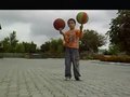 视频：8岁男孩让你惭愧 篮球神童的疯狂表演