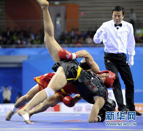 武术男子散手65公斤级张军勇夺冠组图