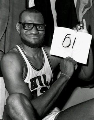 网友P神图膜拜疯狂1战 詹姆斯61分拉风如大帅