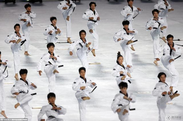 闭幕式跆拳道表演精彩绝伦 韩国国技震撼人心_体育_腾讯网