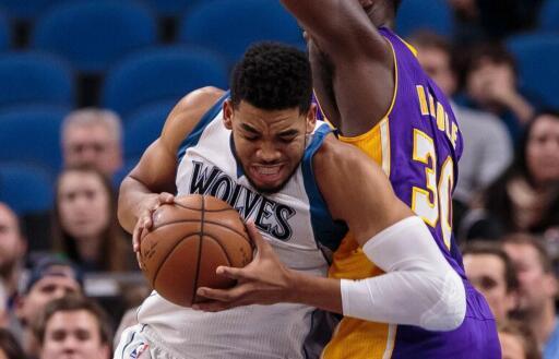 唐斯单节遭大白两冒羞辱 砍22+12却暴露致命问题