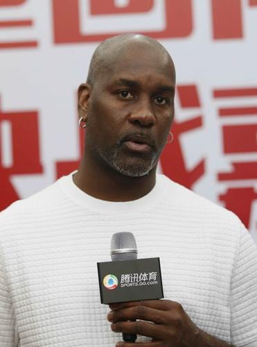美职篮传奇巨星中国行 佩顿率队获胜罗宾逊当选MVP