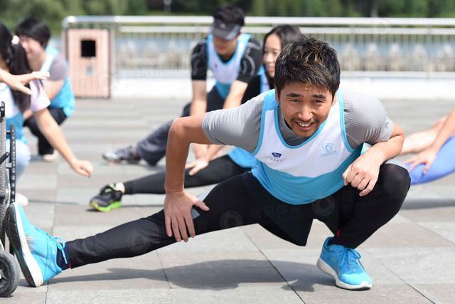 娱乐明星玩转马拉松 冠希哥跑马撑过艳照门