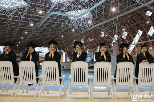 90后大学生拍摄比基尼毕业照