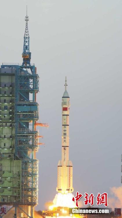 神舟十一号载人飞船发射圆满成功