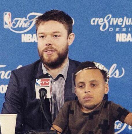 惊呆!库里28分钟未得分 德拉发布会带上他吧