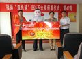 "幸运哥"领走865万大奖 笑言选号"靠蒙"(图)
